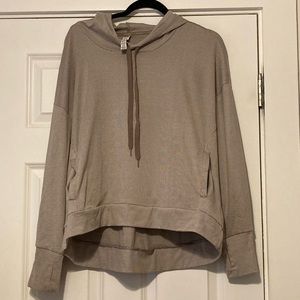 Women’s lightweight pullover